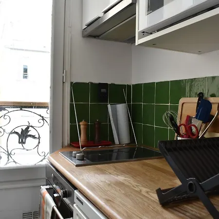 Spacious 1 Bedroom In 17th Апартаменты Париж