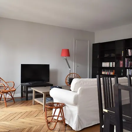 Spacious 1 Bedroom In 17th Апартаменты *