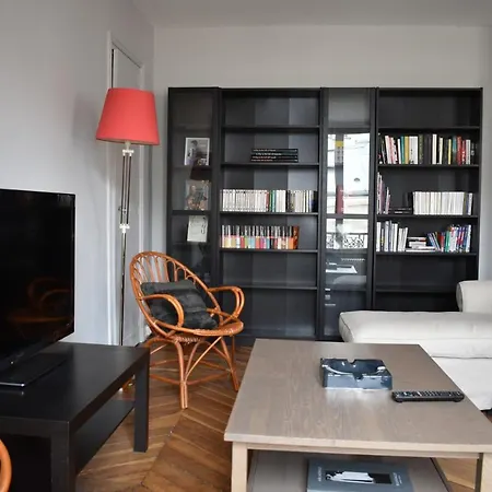 Spacious 1 Bedroom In 17th Апартаменты Париж