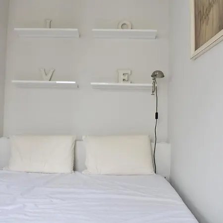 Spacious 1 Bedroom In 17th